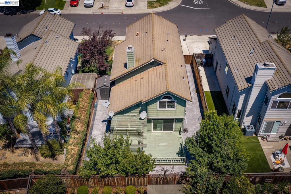 1059 Bellflower St Property Photo 38