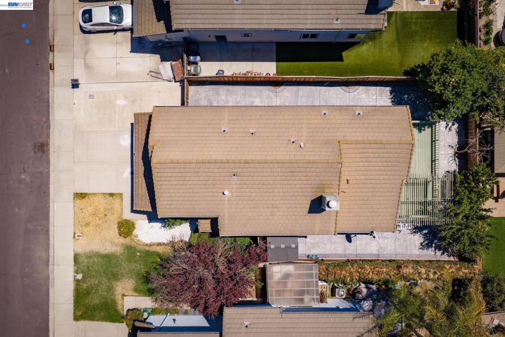 1059 Bellflower St Property Photo 43