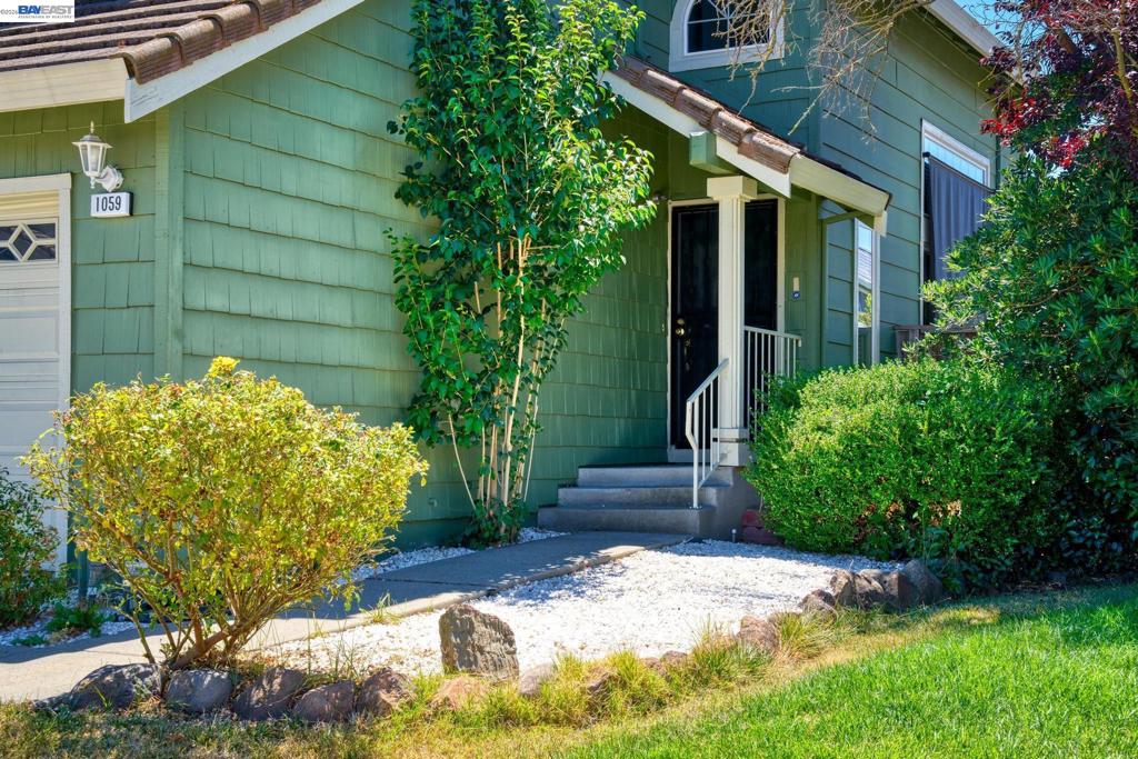 1059 Bellflower St Property Photo 46