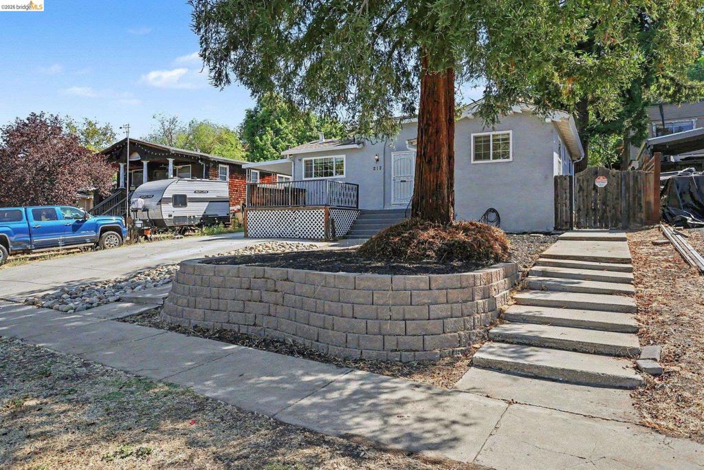 212 Wellington Property Photo 2