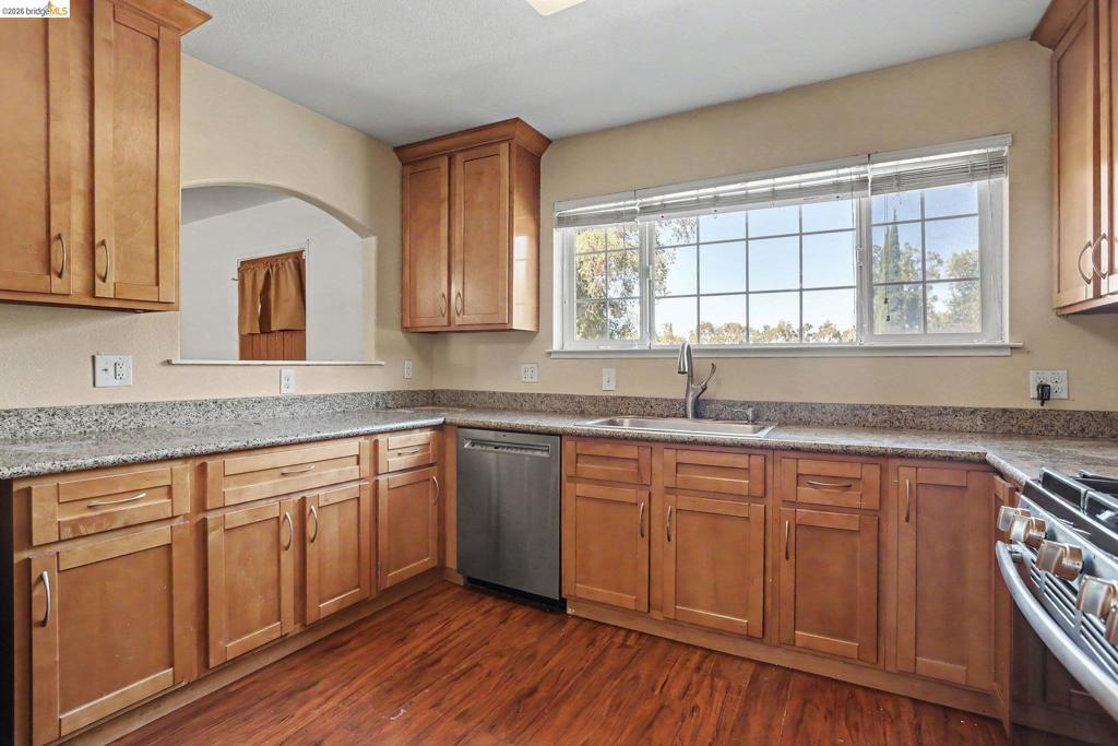 212 Wellington Property Photo 6