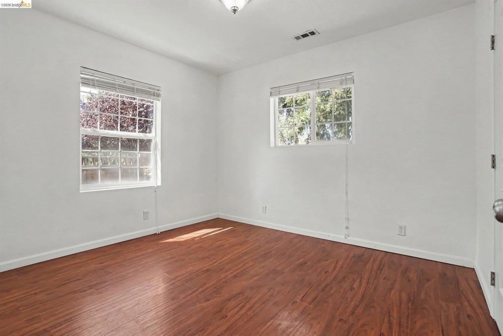 212 Wellington Property Photo 7