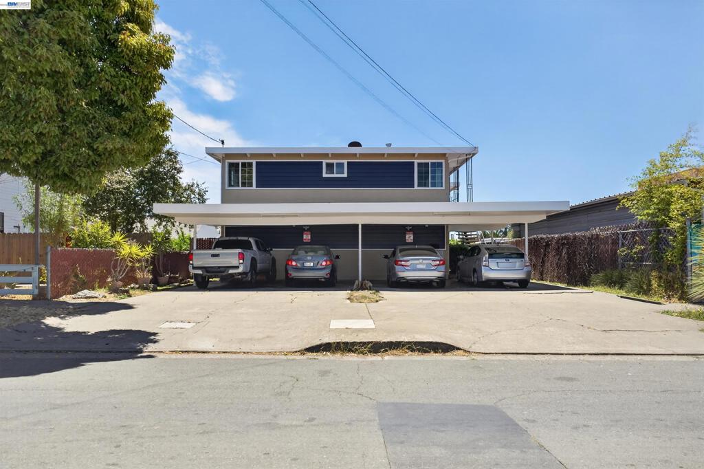 2318 Lowell Avenue Property Photo 1