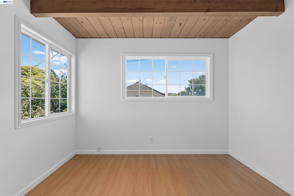 2318 Lowell Avenue Property Photo 24