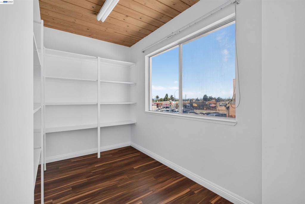 2318 Lowell Avenue Property Photo 68