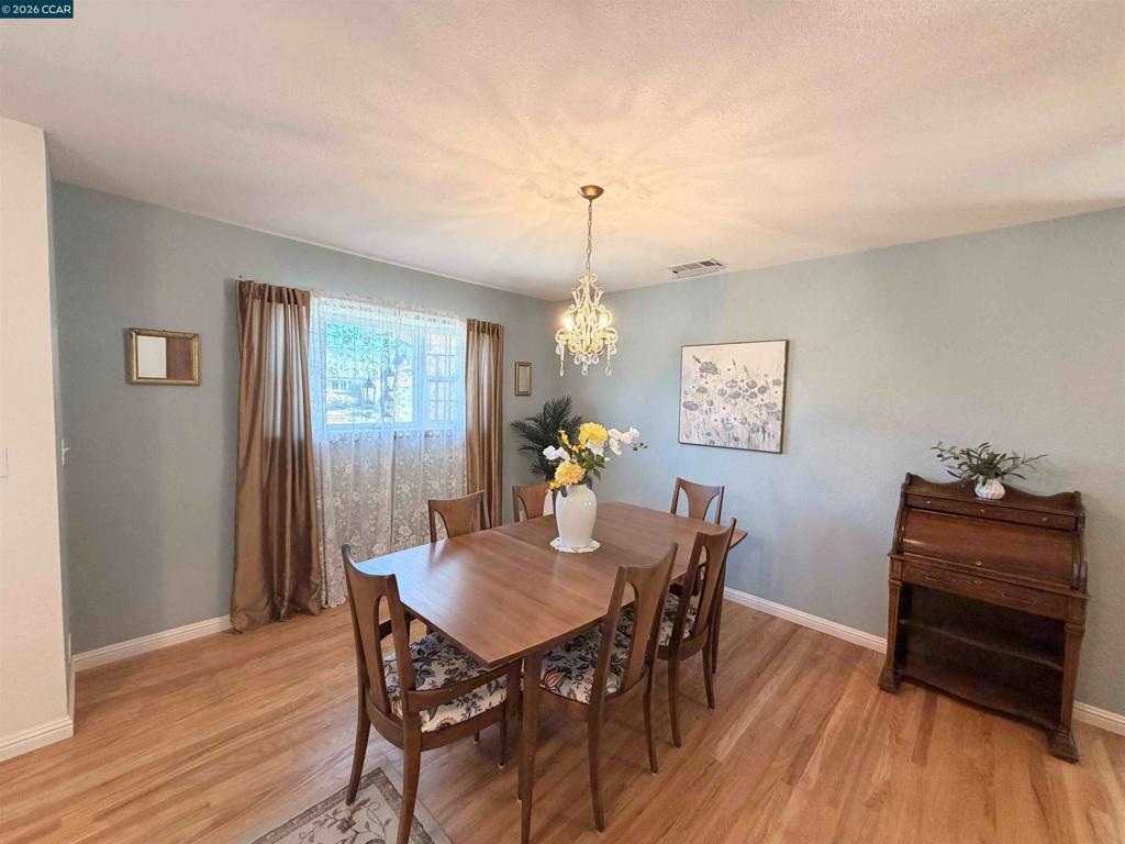 1615 Thornwood Dr Property Photo 6