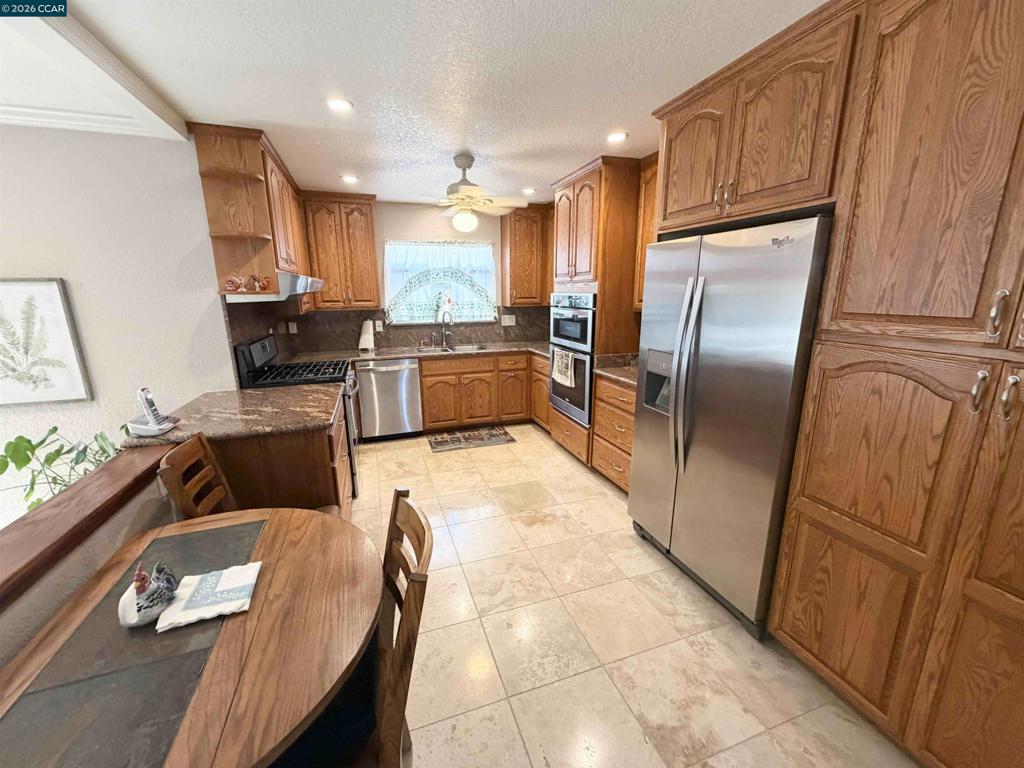1615 Thornwood Dr Property Photo 10