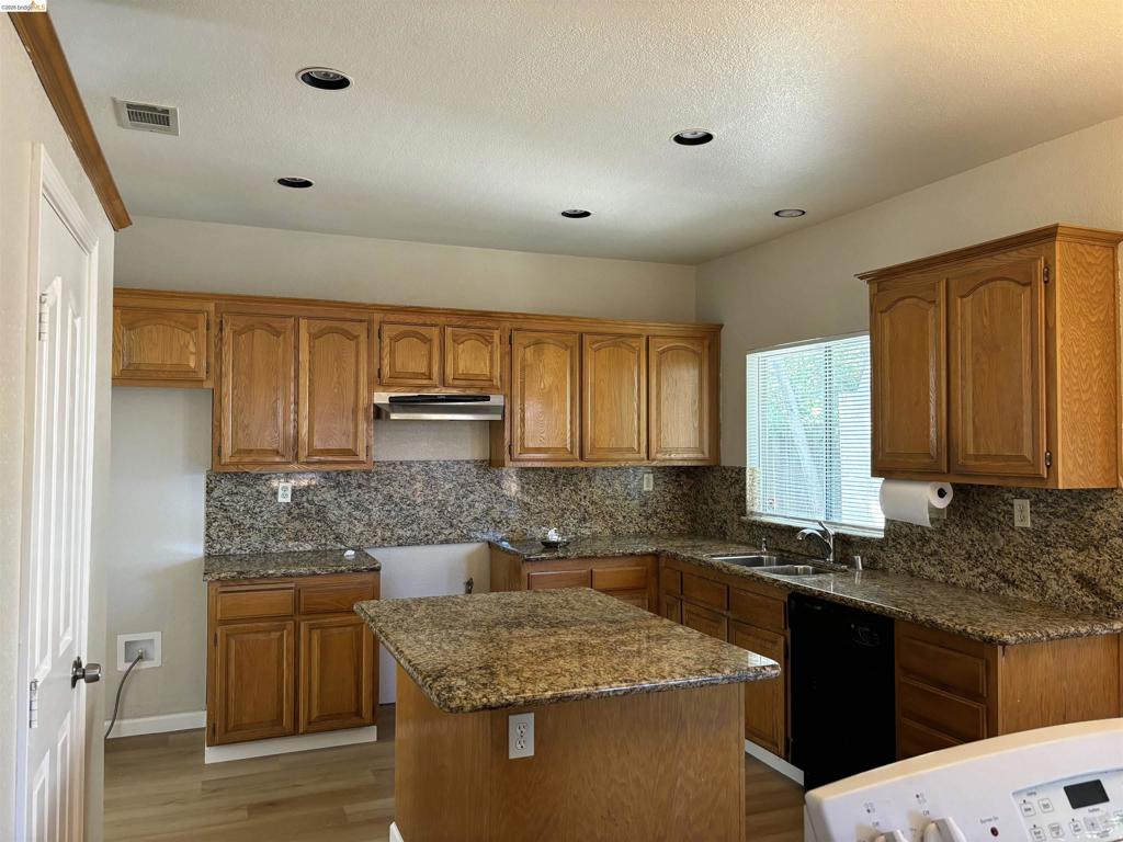 5021 Chaparral Ct Property Photo 3