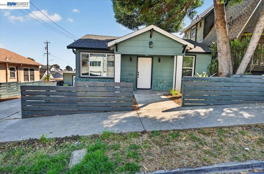 2227 E 27th St Property Photo 2