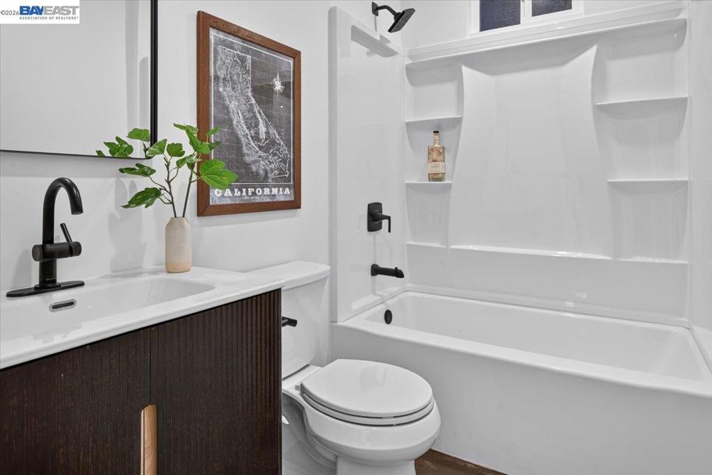 2227 E 27th St Property Photo 22