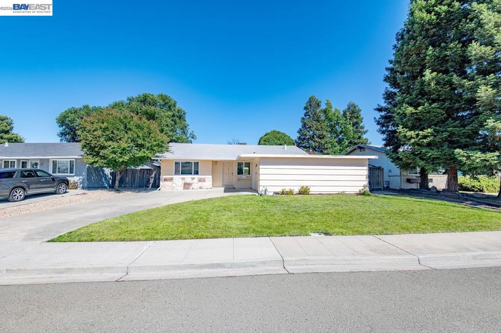1457 Tulip Way Property Photo 1