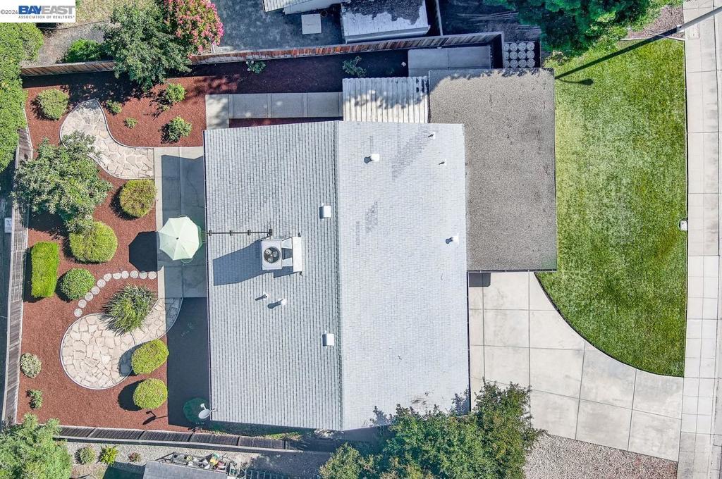 1457 Tulip Way Property Photo 3