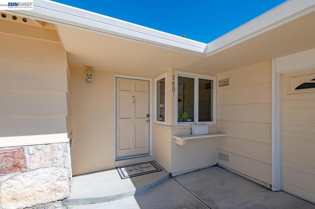 1457 Tulip Way Property Photo 6