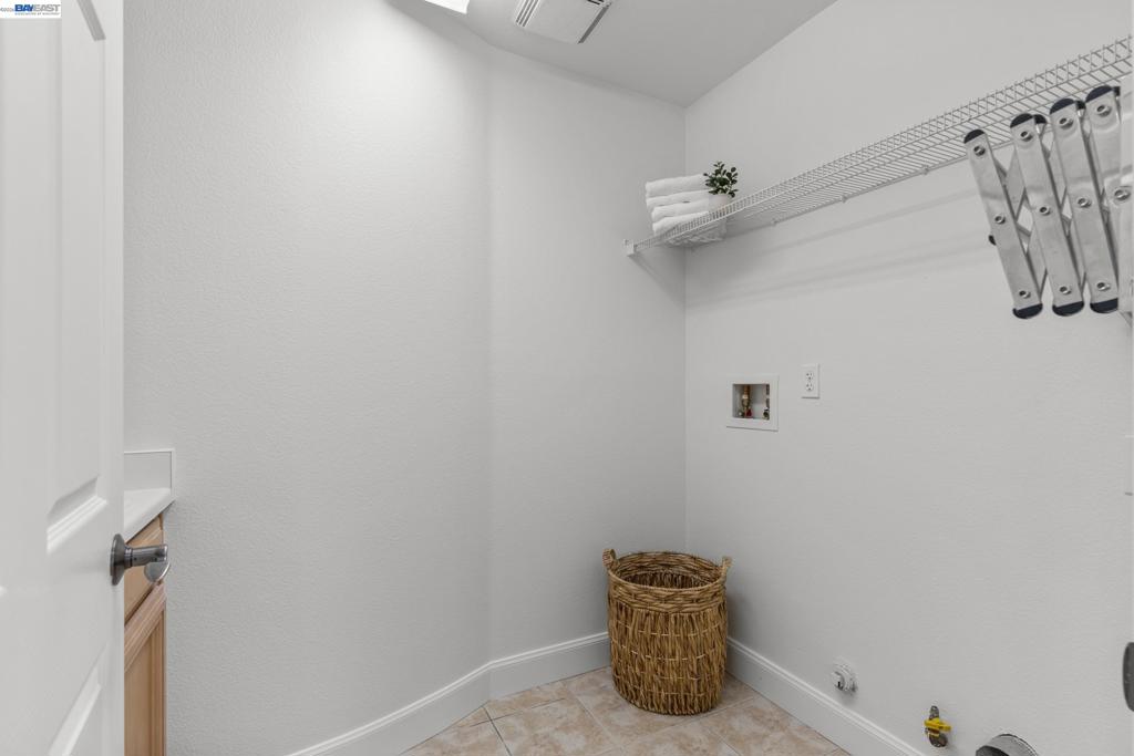 5698 Carnegie Way Property Photo 12