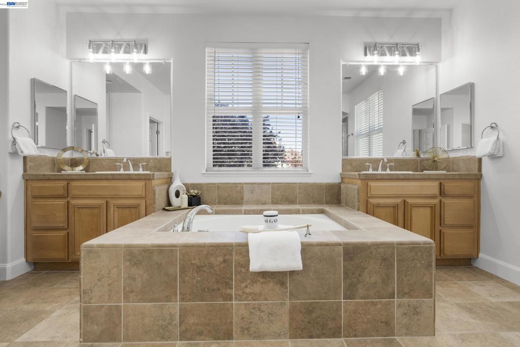 5698 Carnegie Way Property Photo 29