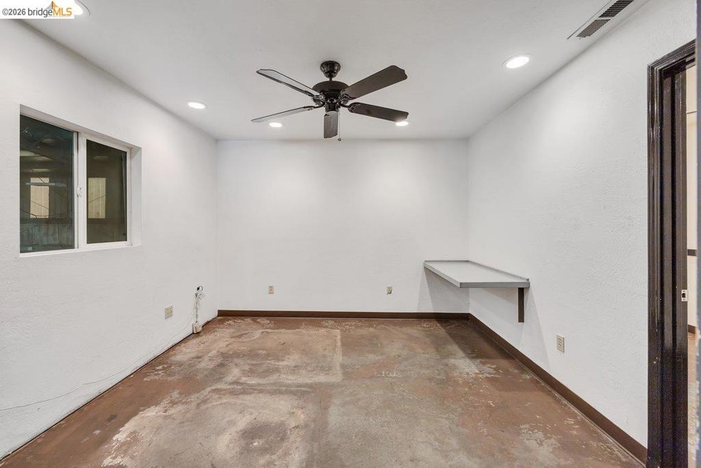 372 W Stockton St Property Photo 22