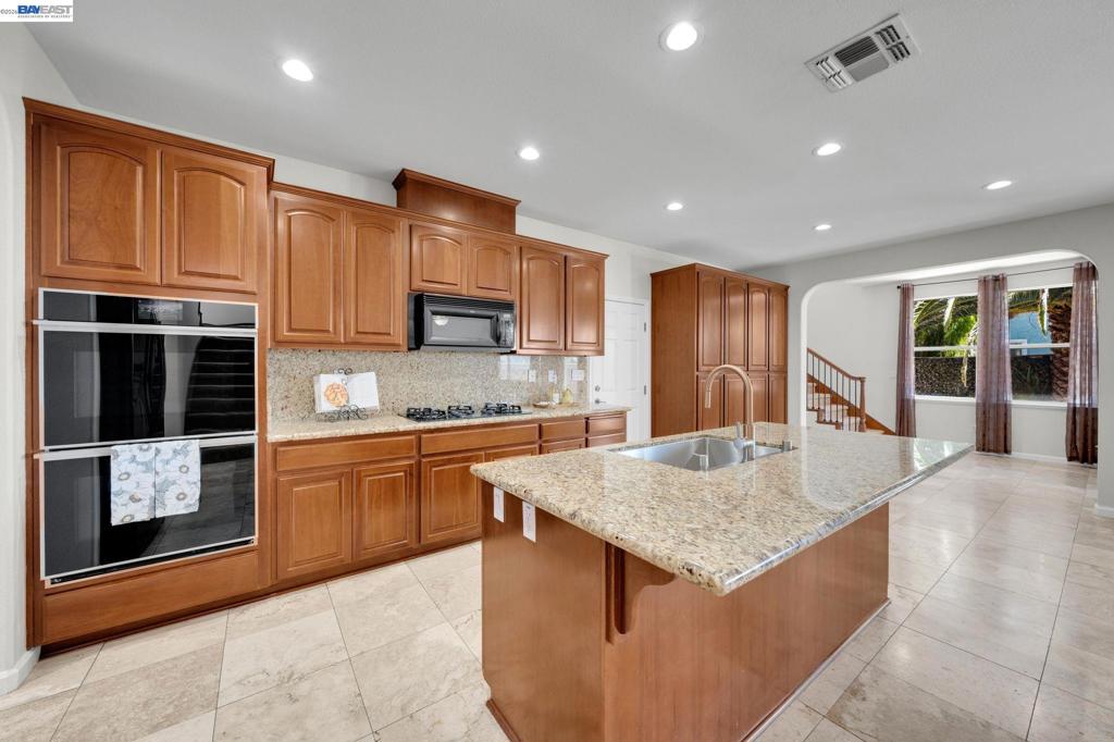 6391 Crystal Springs Cir Property Photo 3