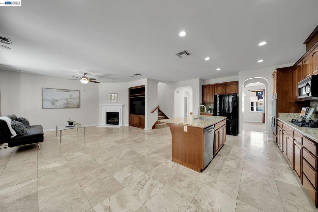 6391 Crystal Springs Cir Property Photo 4