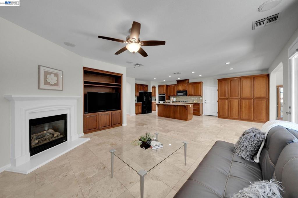6391 Crystal Springs Cir Property Photo 5