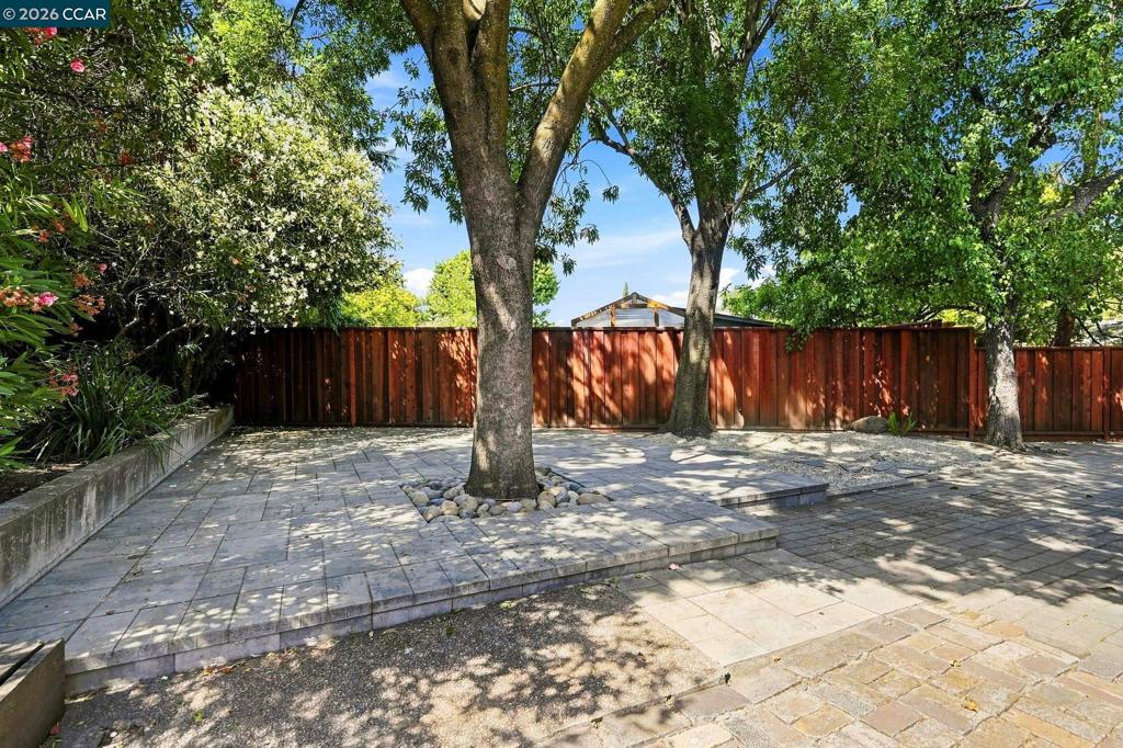 1226 Cheshire Court Property Photo 23