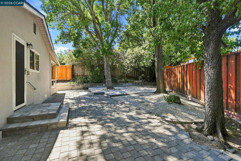 1226 Cheshire Court Property Photo 25
