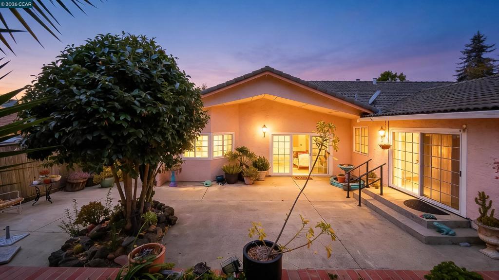 1220 Fascination Cir Property Photo 2