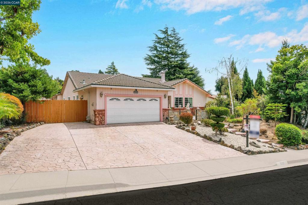 1220 Fascination Cir Property Photo 3