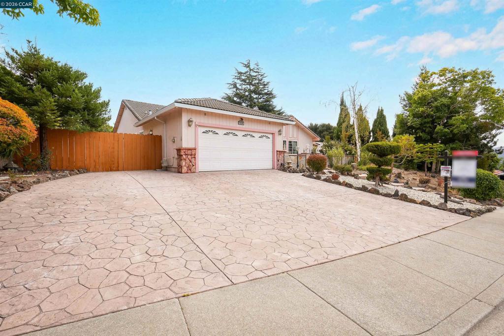 1220 Fascination Cir Property Photo 5