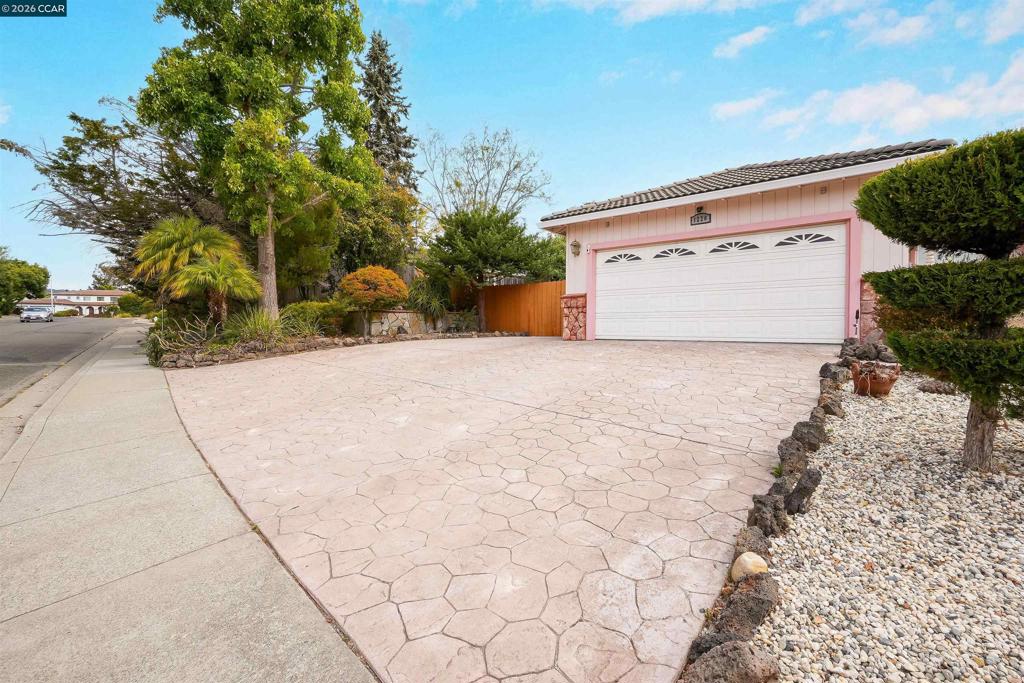 1220 Fascination Cir Property Photo 7