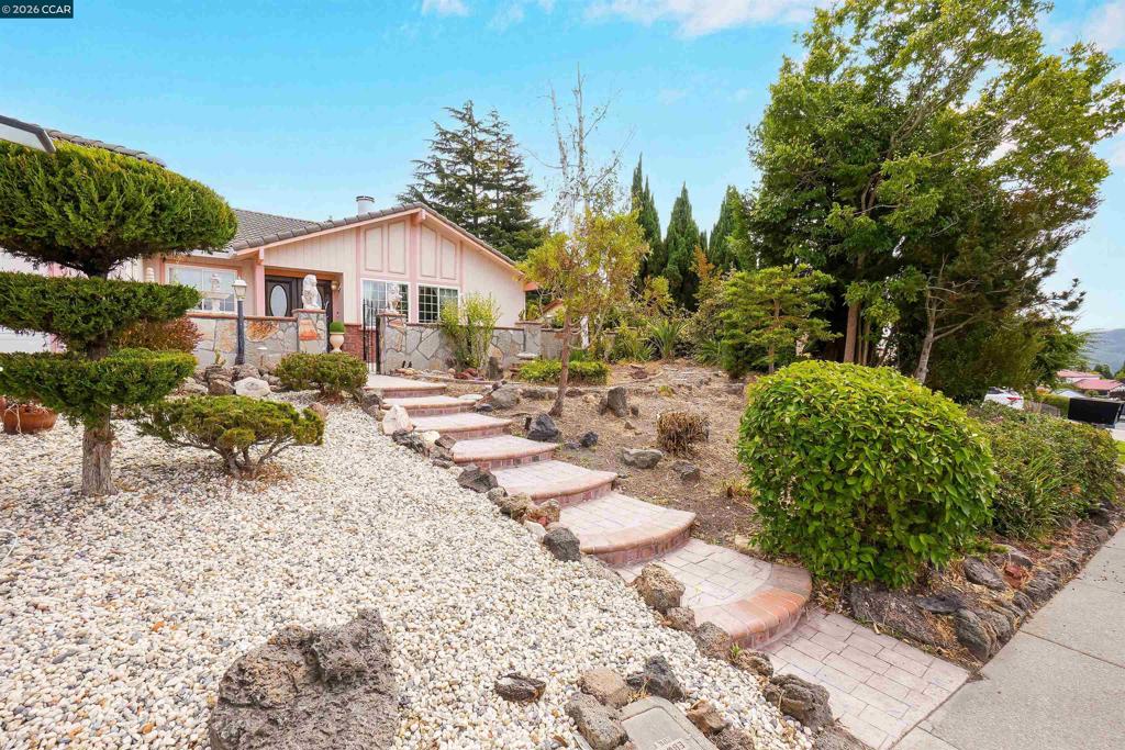1220 Fascination Cir Property Photo 8