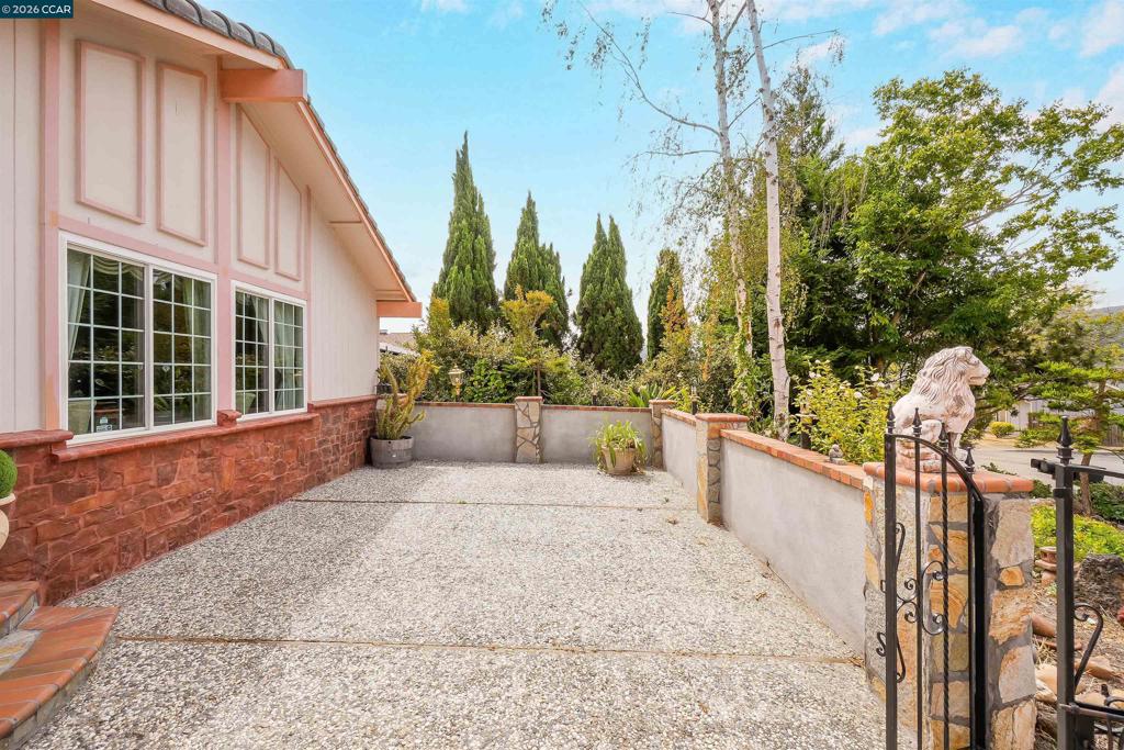 1220 Fascination Cir Property Photo 13