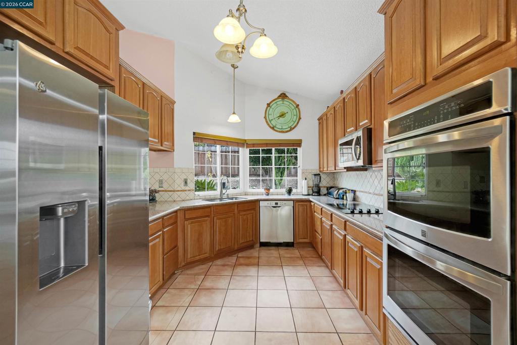1220 Fascination Cir Property Photo 28
