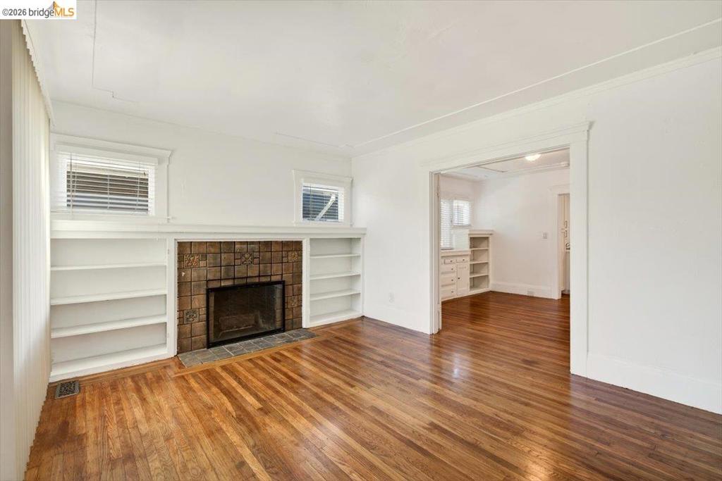 1070 1072 Aileen St Property Photo 5