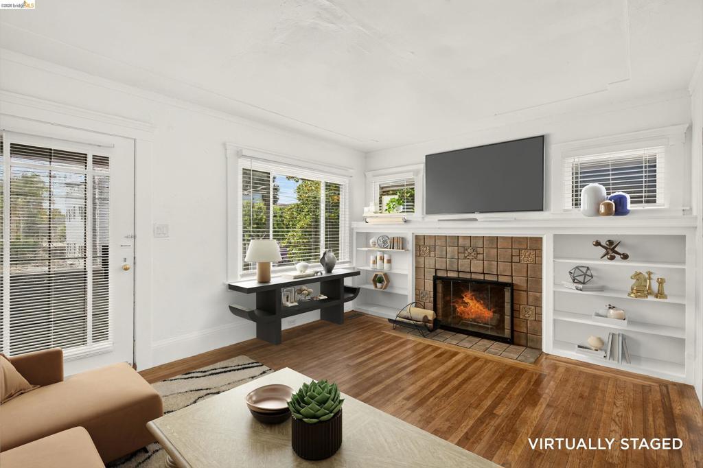 1070 1072 Aileen St Property Photo 6