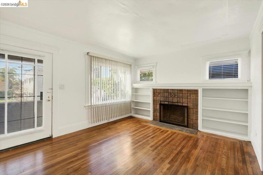 1070 1072 Aileen St Property Photo 7