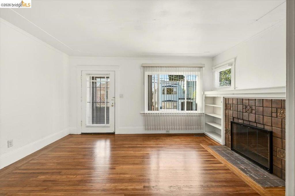1070 1072 Aileen St Property Photo 9