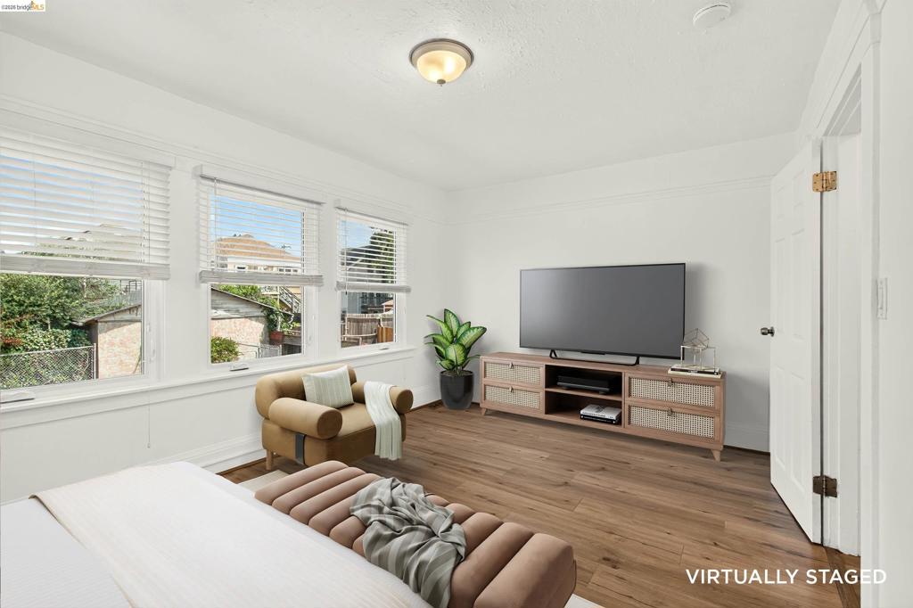 1070 1072 Aileen St Property Photo 24