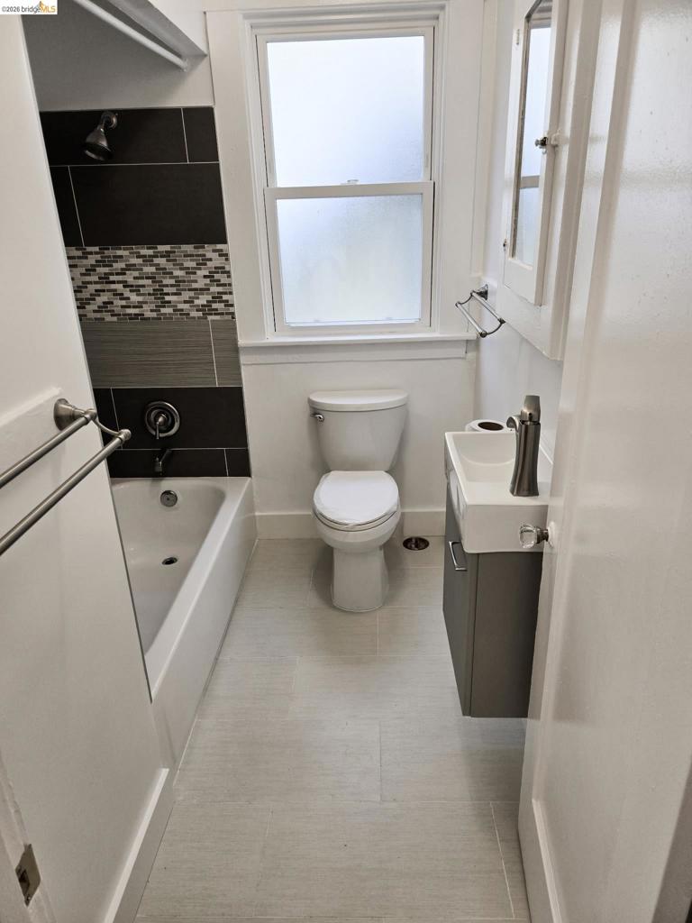 1070 1072 Aileen St Property Photo 42