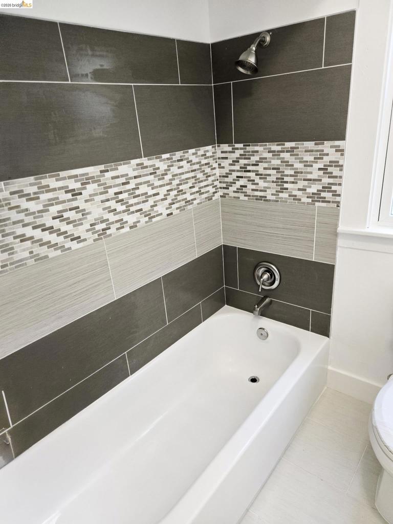 1070 1072 Aileen St Property Photo 43
