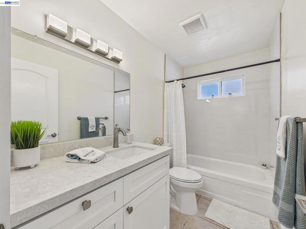 8975 Alcosta Blvd 101 Property Photo 13