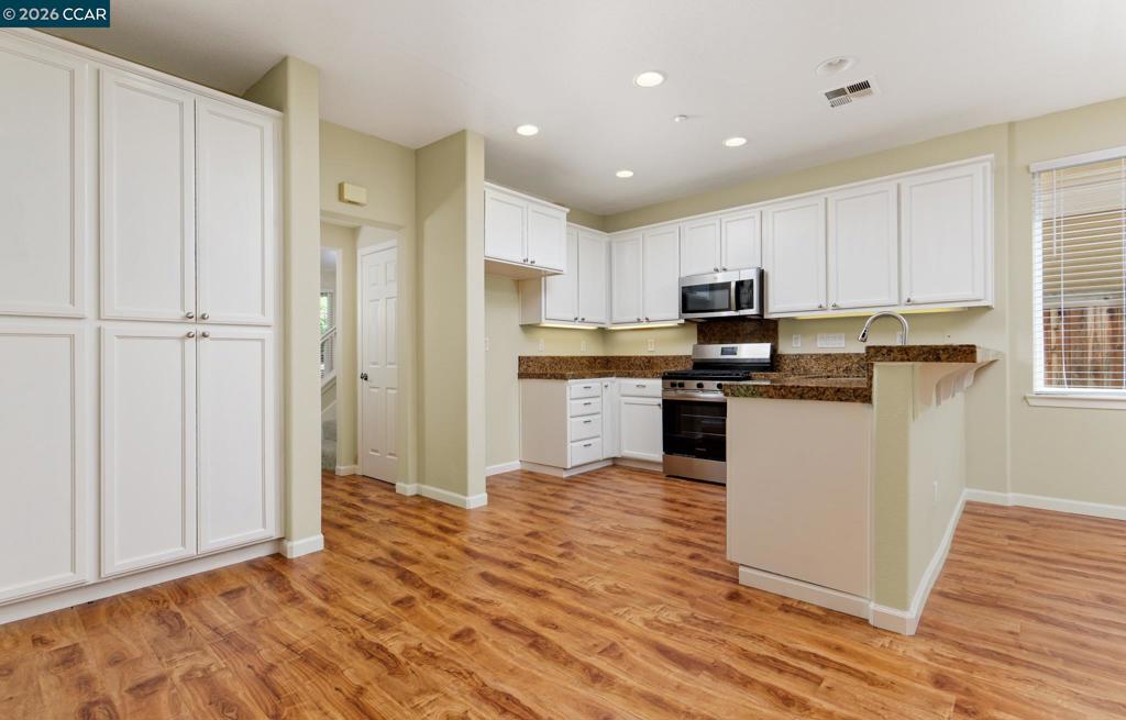 452 Chestnut St Property Photo 4