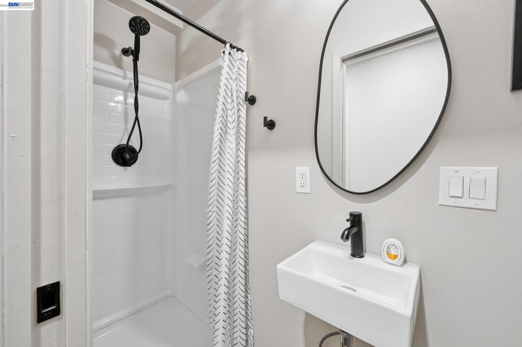511 Sargent St Property Photo 34