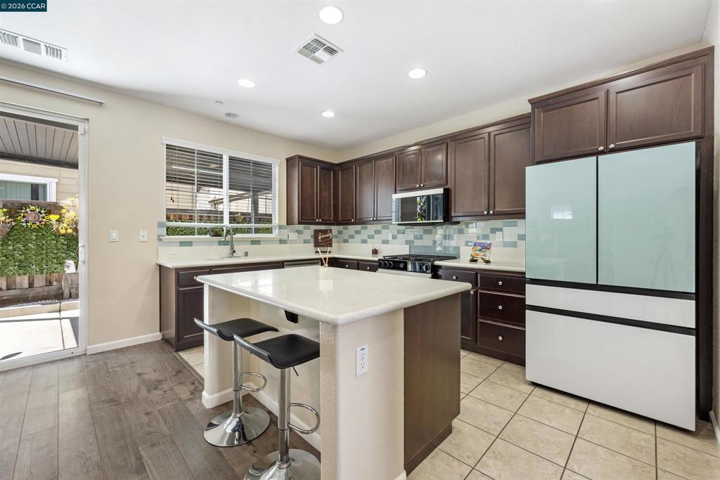 142 Halsey Way Property Photo 4