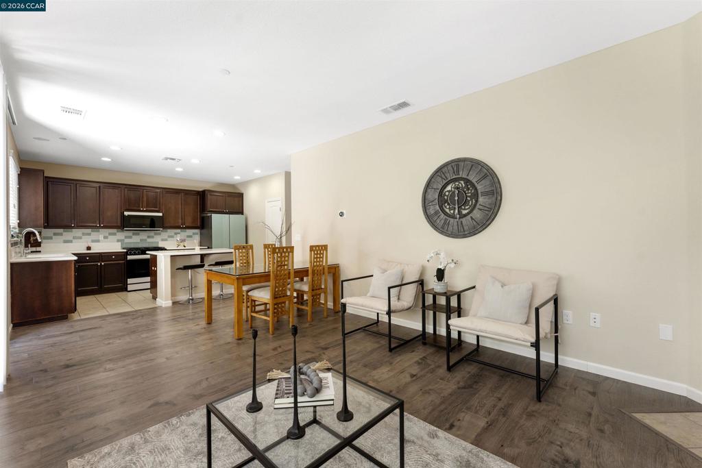 142 Halsey Way Property Photo 8