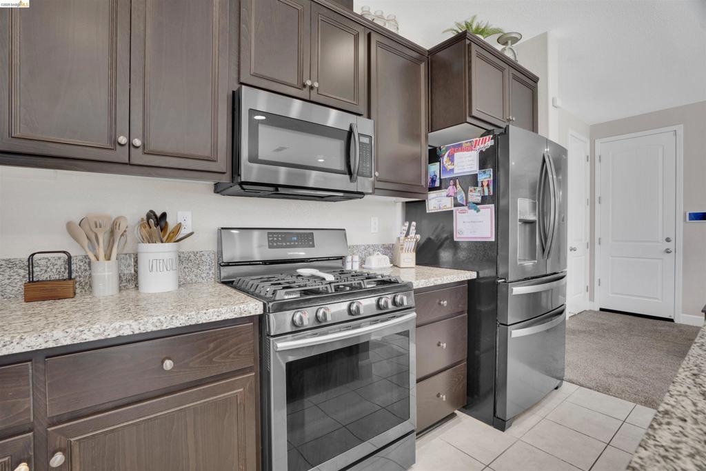 577 Sapphire Parkway Property Photo 8