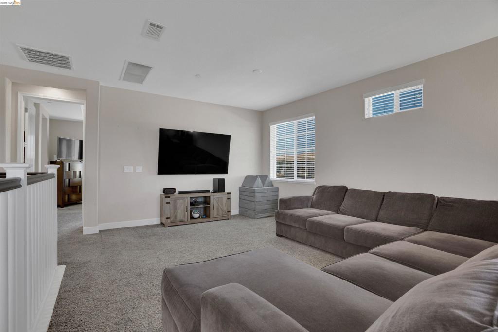 577 Sapphire Parkway Property Photo 11