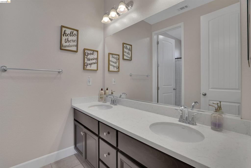 577 Sapphire Parkway Property Photo 20