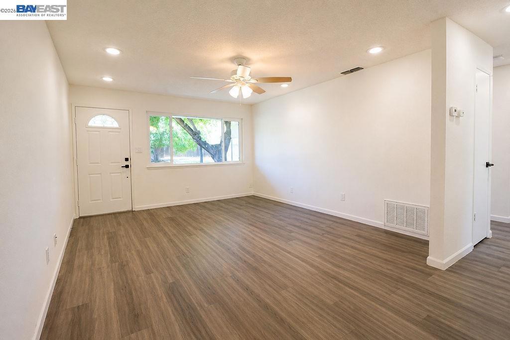 7367 Single Way Property Photo 4