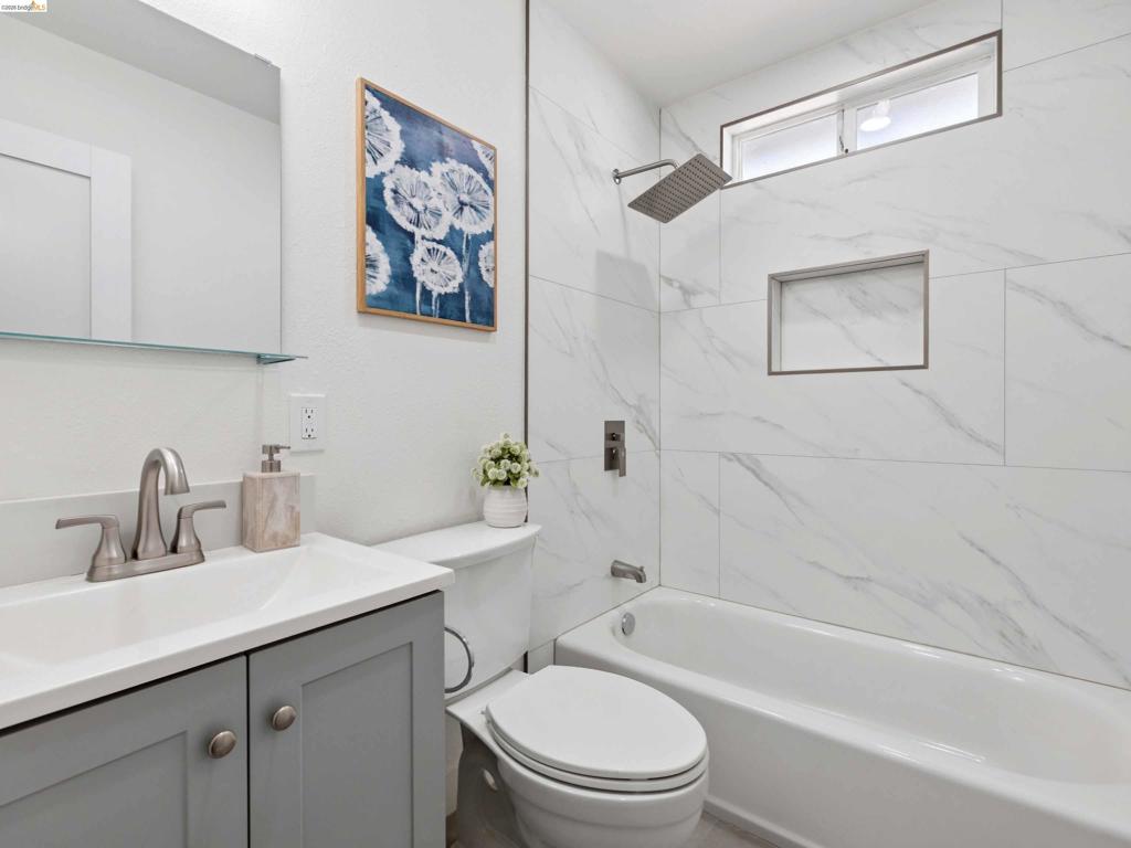270 272 Oakland Ave Property Photo 8