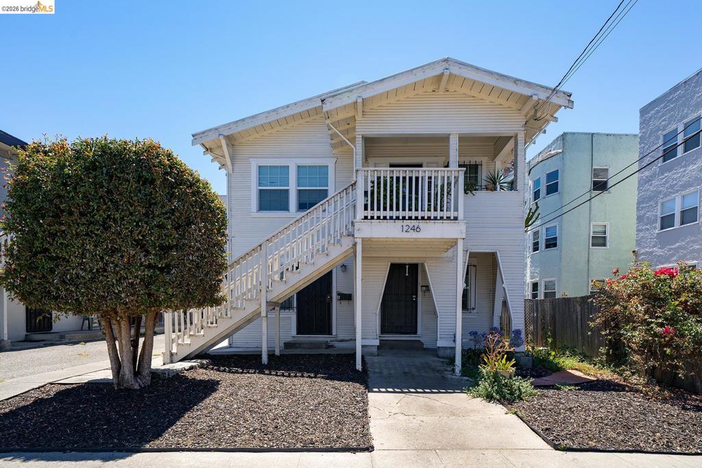 1246 Berkeley Way Property Photo 3